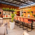 - Hotel, Termas & Hotel