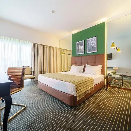 - Hotel, Termas & Hotel