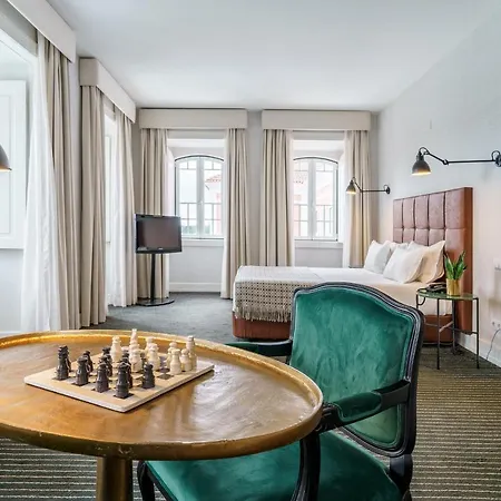 - Hotel, Termas & Monte Real