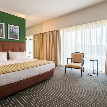 - Hotel, Termas &