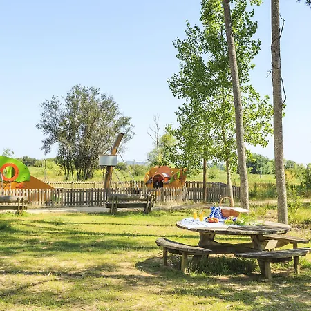 - Hotel, Termas & Hotel