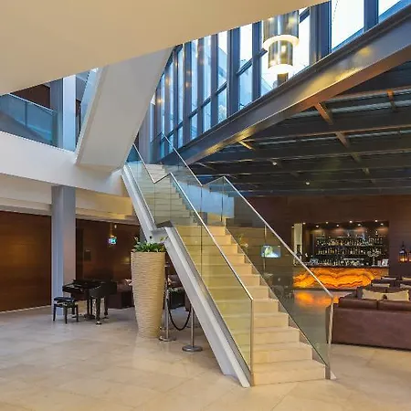- Hotel, Termas & Monte Real