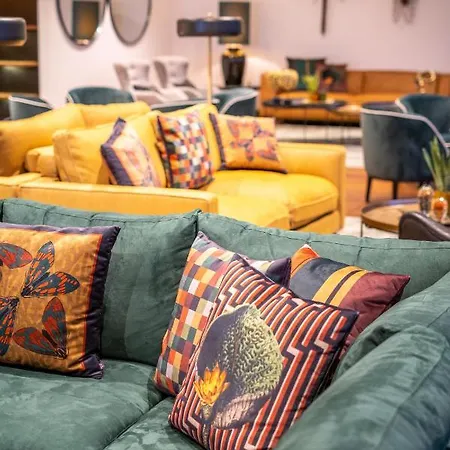 - Hotel, Termas & Hotel 4*