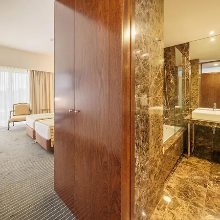 - Hotel, Termas & Hotel
