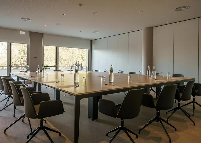 - Hotel, Termas & Monte Real